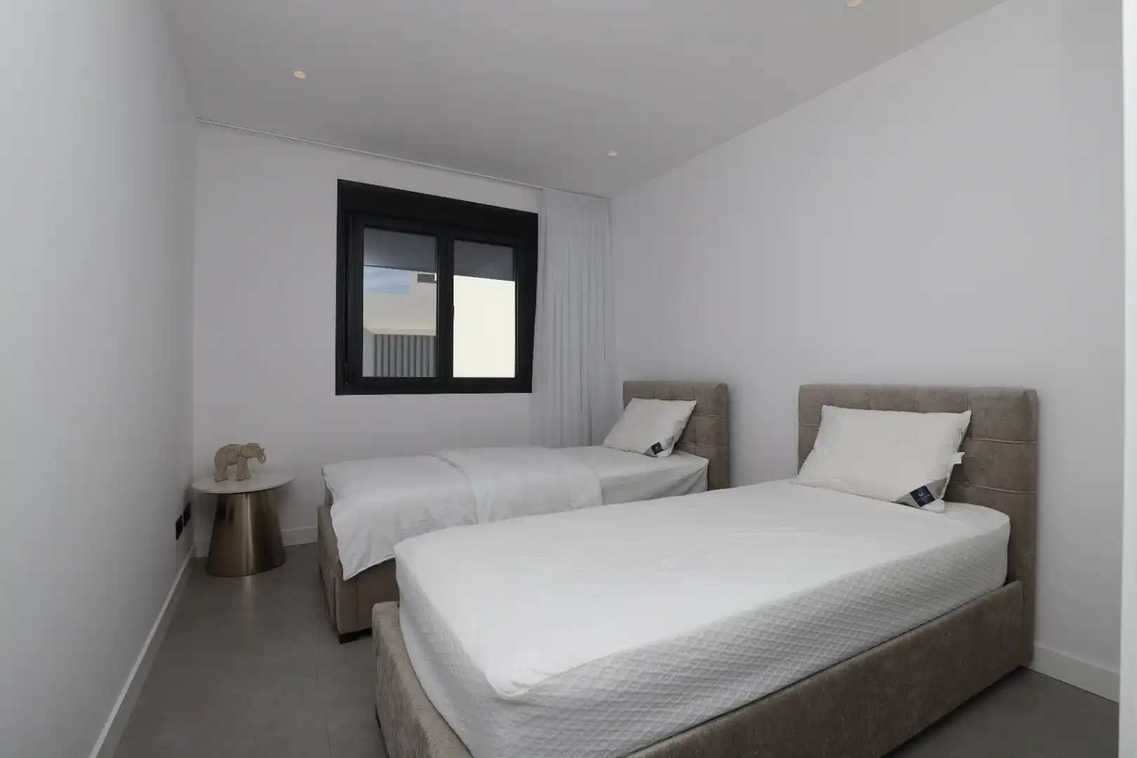 Dormitori de Apartament de lloguer en Estepona amb Aire condicionat, Calefacció i Terrassa