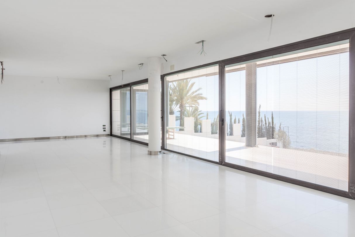 Sala d'estar de Casa o xalet en venda en Alicante / Alacant amb Aire condicionat, Calefacció i Jardí privat