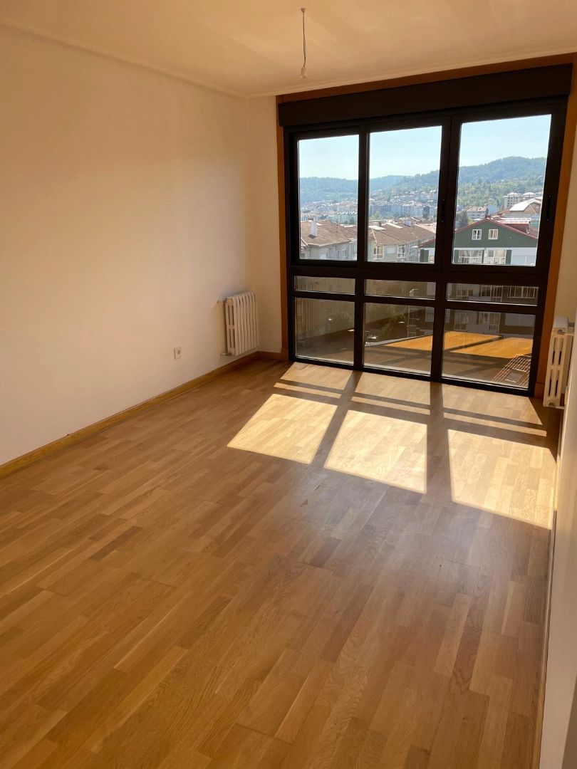 Habitación de Apartamento en venta en Ourense Capital  con Calefacción y Parquet