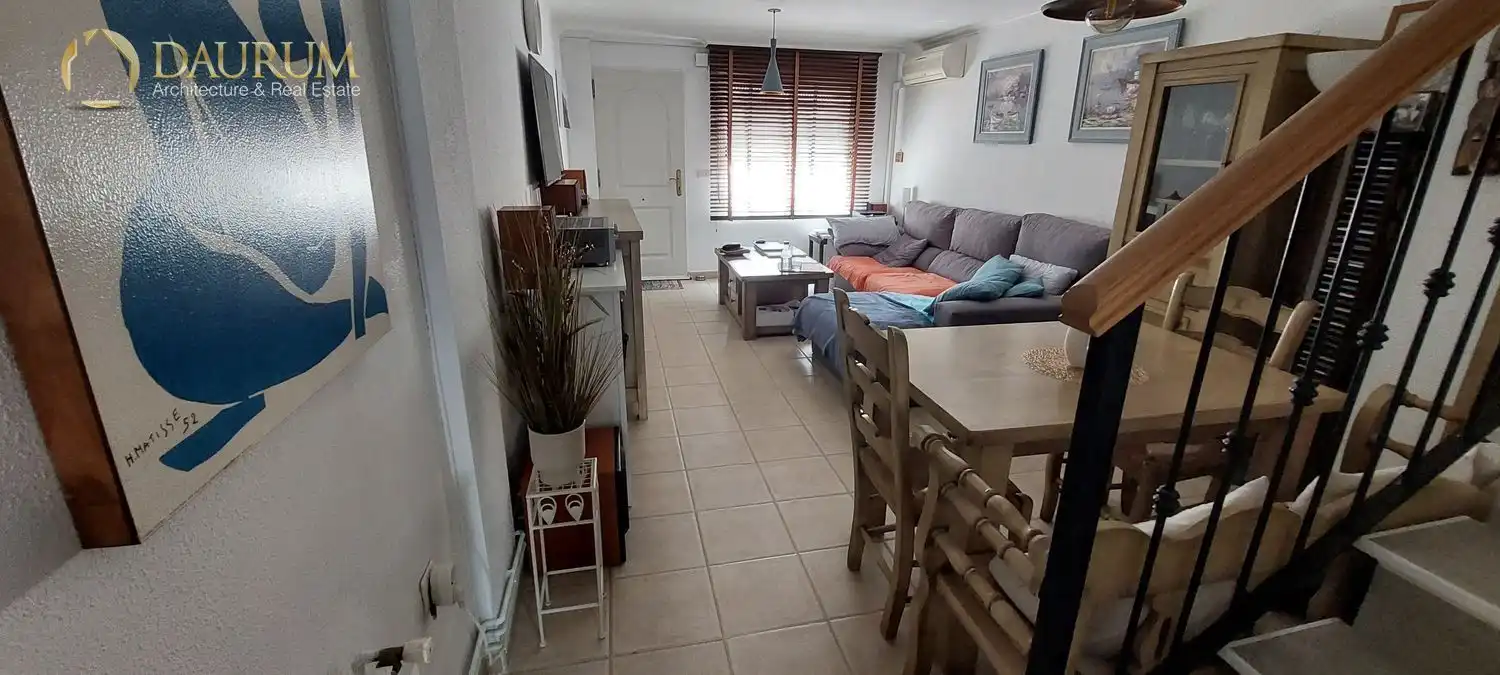 Wohnzimmer von Einfamilien-Reihenhaus zum Verkauf in Santa Pola mit Klimaanlage, Heizung und Terrasse