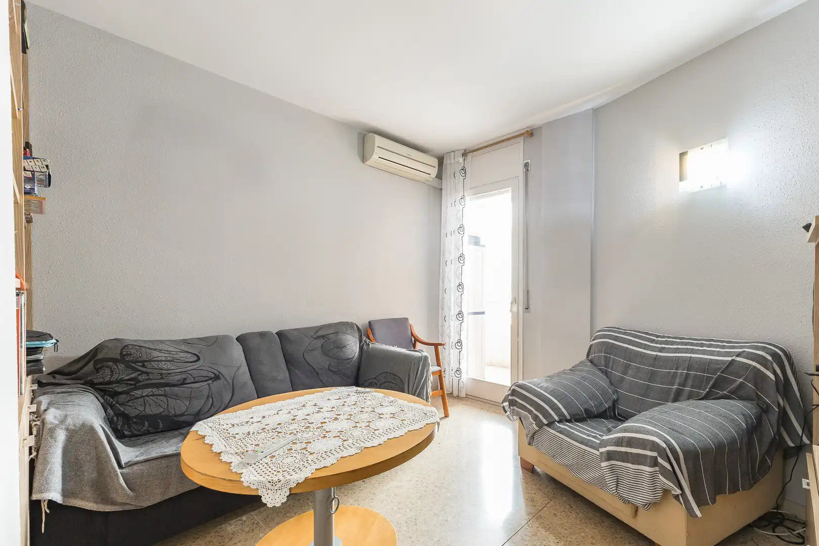 Wohnzimmer von Wohnung zum Verkauf in Barcelona mit Klimaanlage, Heizung und Terrasse