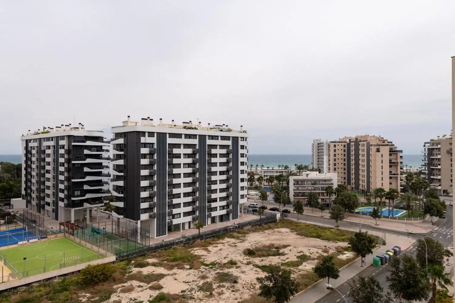 Vista exterior de Pis en venda en Alicante / Alacant amb Aire condicionat, Jardí privat i Terrassa