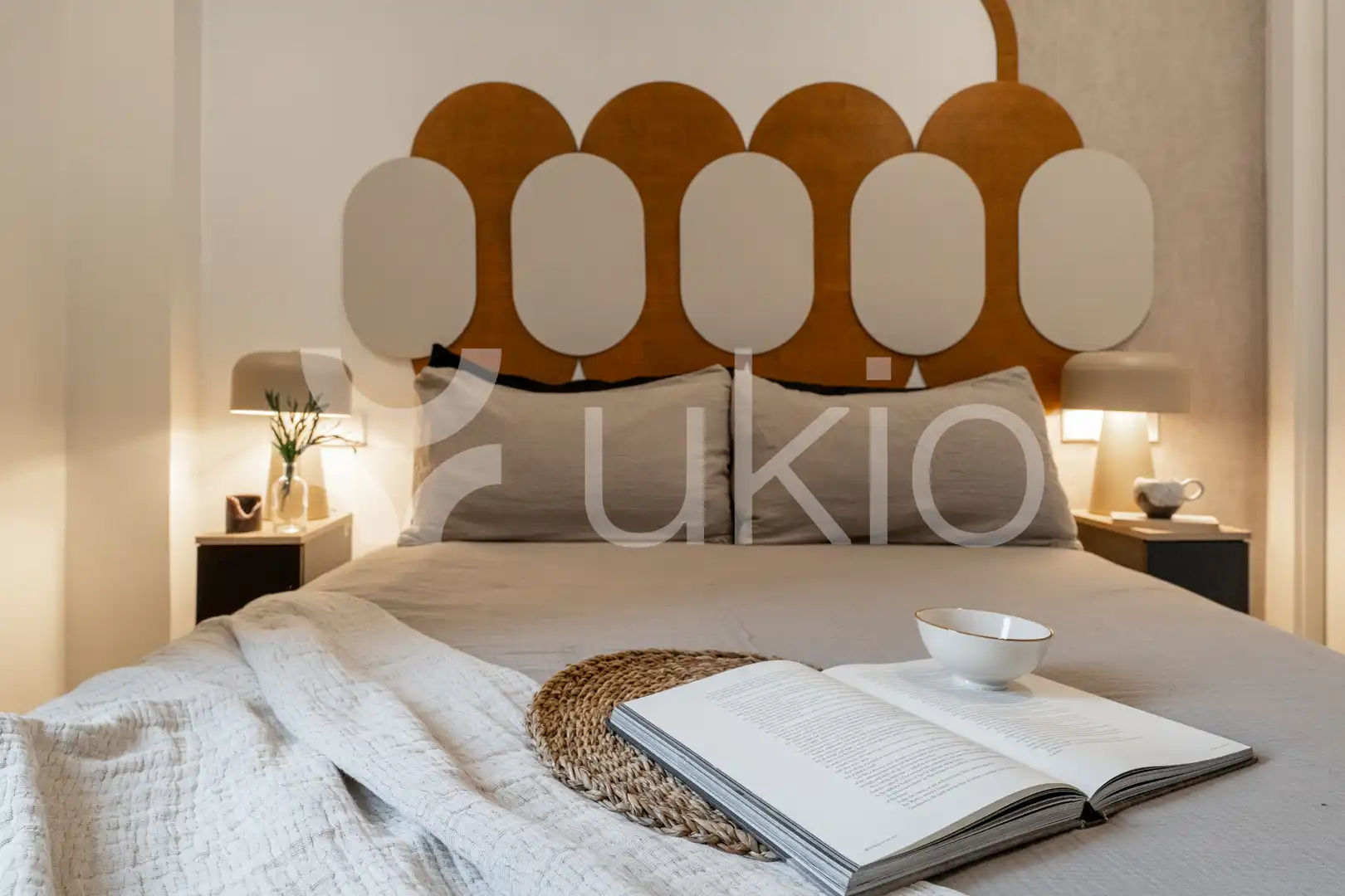 Dormitori de Apartament de lloguer en Madrid amb Aire condicionat, Calefacció i Moblat