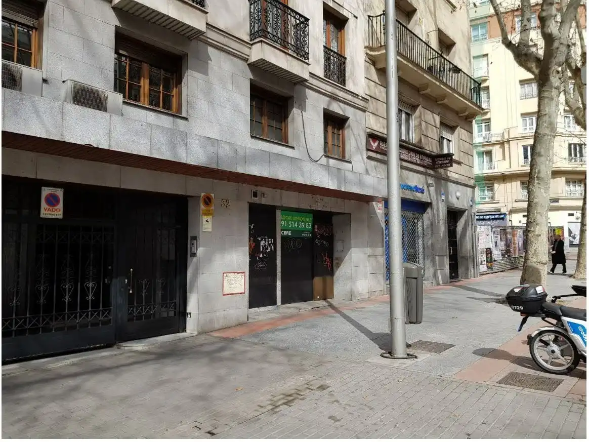 Vista exterior de Local de alquiler en Madrid