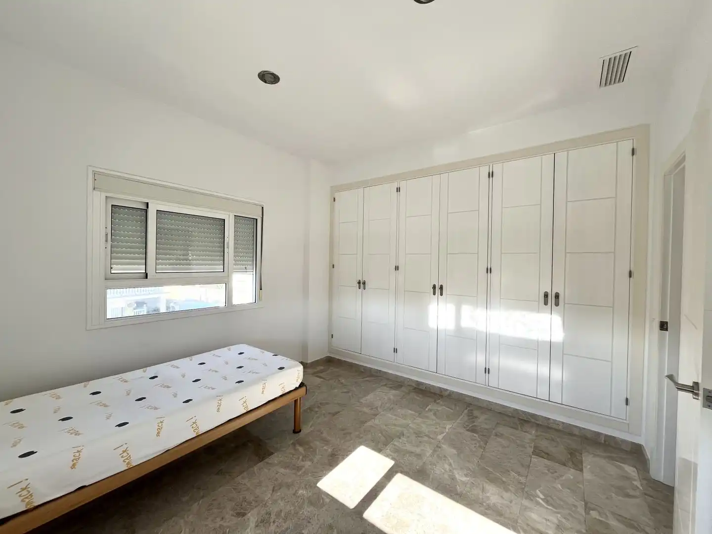Houses for sale in Parque Atlántico - Ronda este