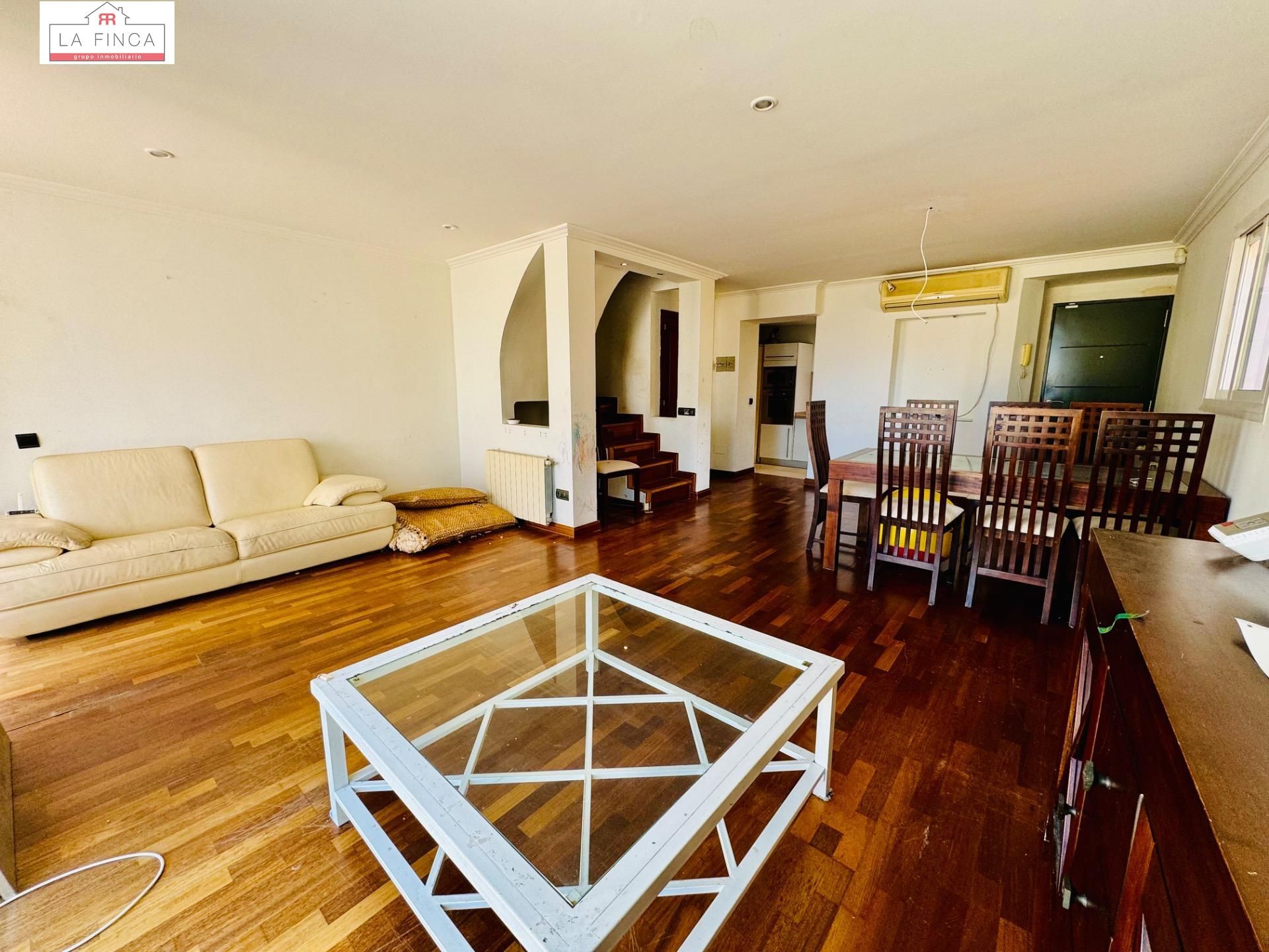 Sala d'estar de Casa adosada en venda en Málaga Capital amb Aire condicionat, Jardí privat i Terrassa
