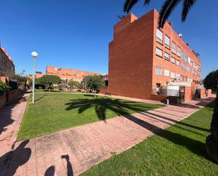 Vista exterior de Dúplex en venda en Dos Hermanas amb Aire condicionat, Jardí privat i Terrassa