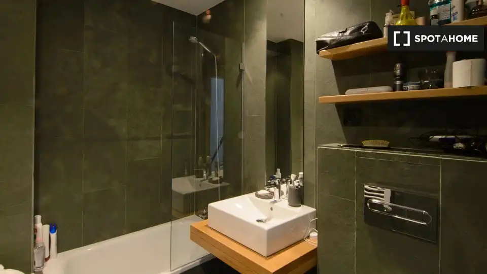 Room in Ensanche - Moyua - Diputación
