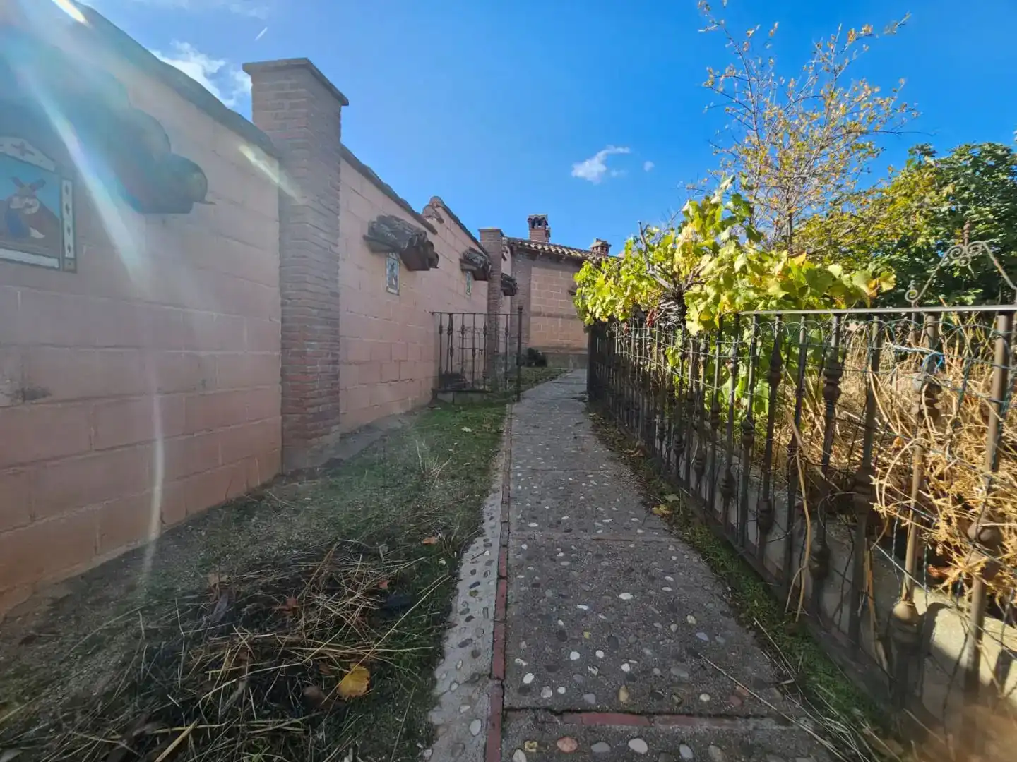 Vista exterior de Casa o xalet en venda en Navahermosa amb Aire condicionat, Piscina i Balcó