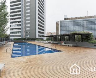 Swimming pool of Apartment for sale in  Barcelona Capital  with Air Conditioner, Terrace and Swimming Pool