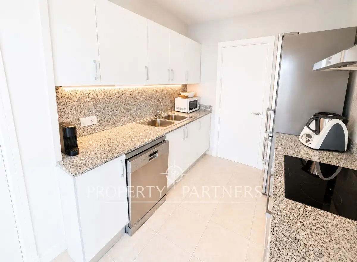 Cuina de Apartament en venda en Ciutadella de Menorca amb Aire condicionat, Calefacció i Jardí privat