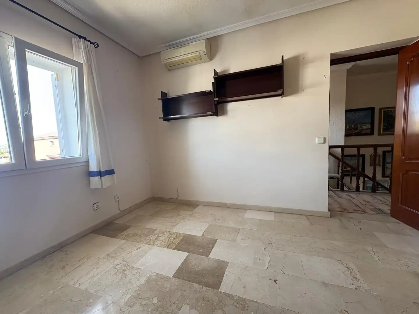 Houses for sale in Algeciras  with Air Conditioner, Private garden and Terrace