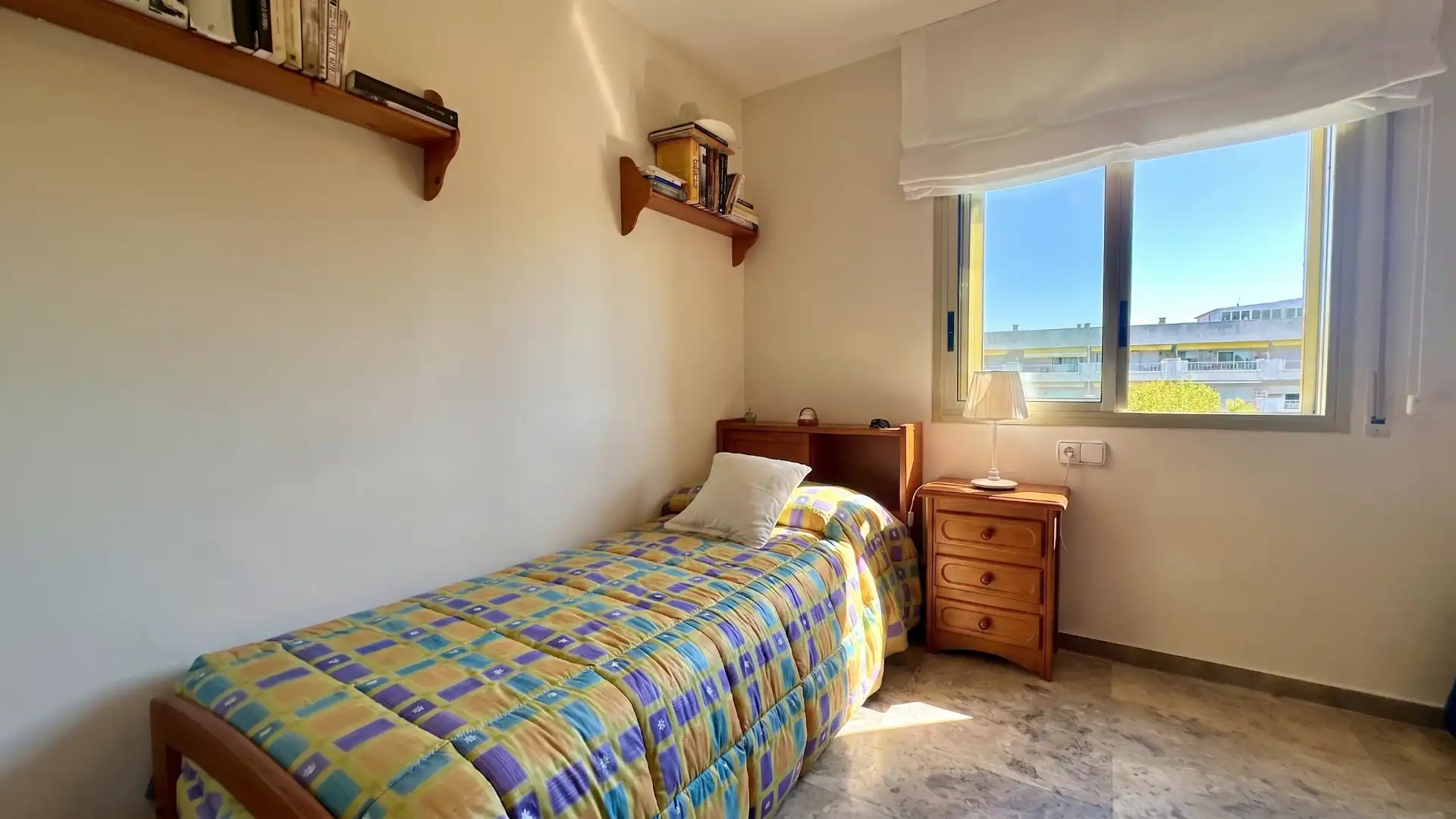 Schlafzimmer von Dachboden zum Verkauf in Salou mit Klimaanlage, Möbliert und Balkon
