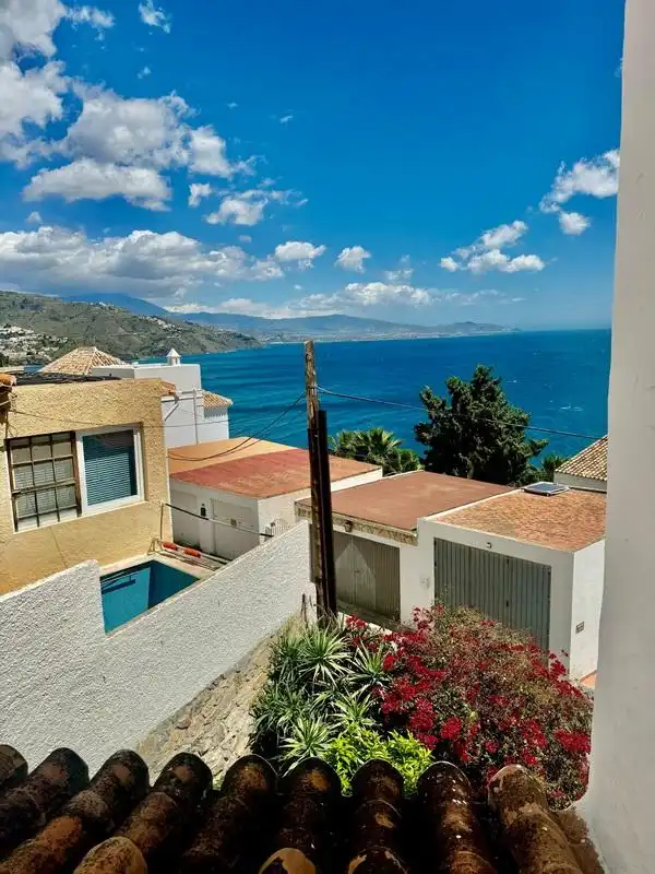 Vista exterior de Casa o chalet en venta en Almuñécar con Aire acondicionado, Terraza y Piscina
