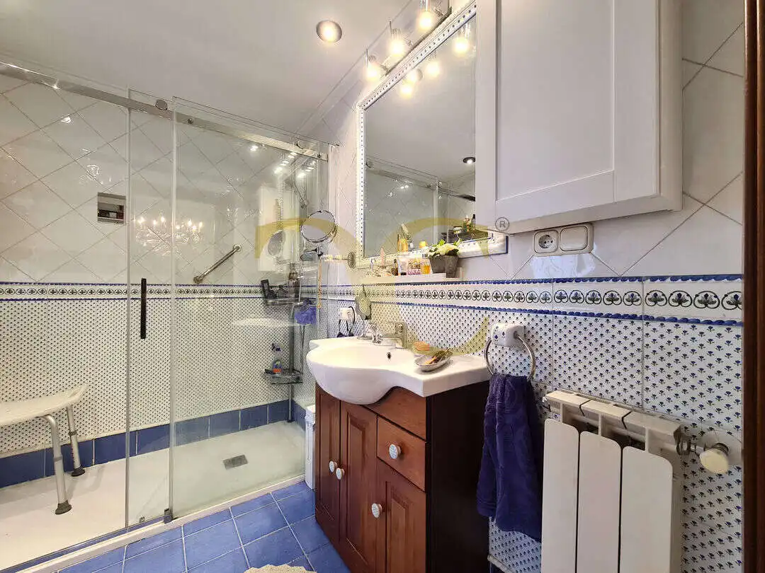 Baño de Casa o chalet en venta en Noreña con Calefacción, Jardín privado y Terraza