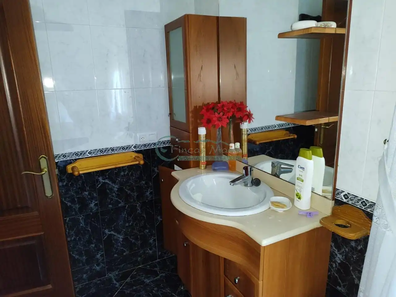 Bany de Casa o xalet en venda en Cangas  amb Calefacció, Jardí privat i Terrassa