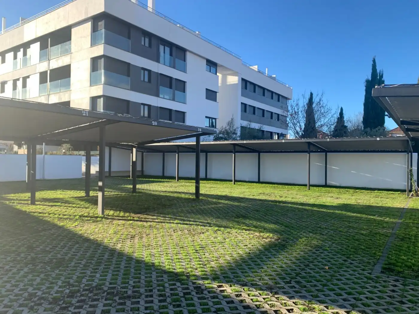 Exterior view of Garage for sale in Granada