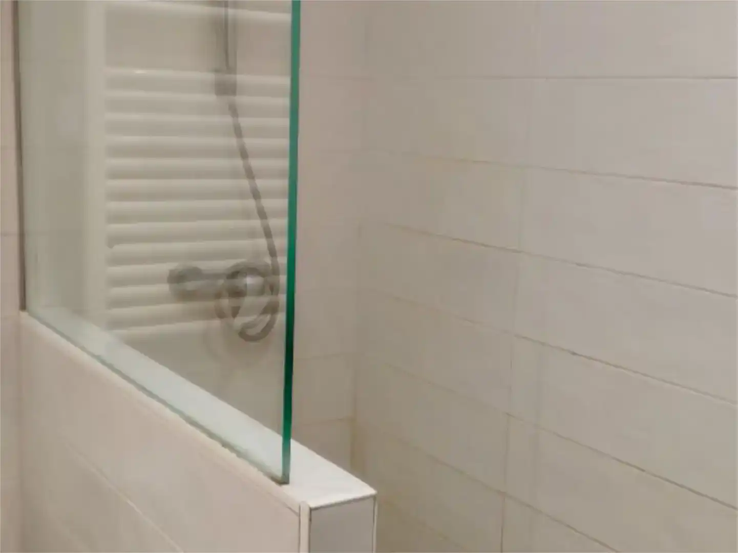 Badezimmer von Wohnung zur Miete in Zarautz mit Privatgarten, Parkett und Schwimmbad
