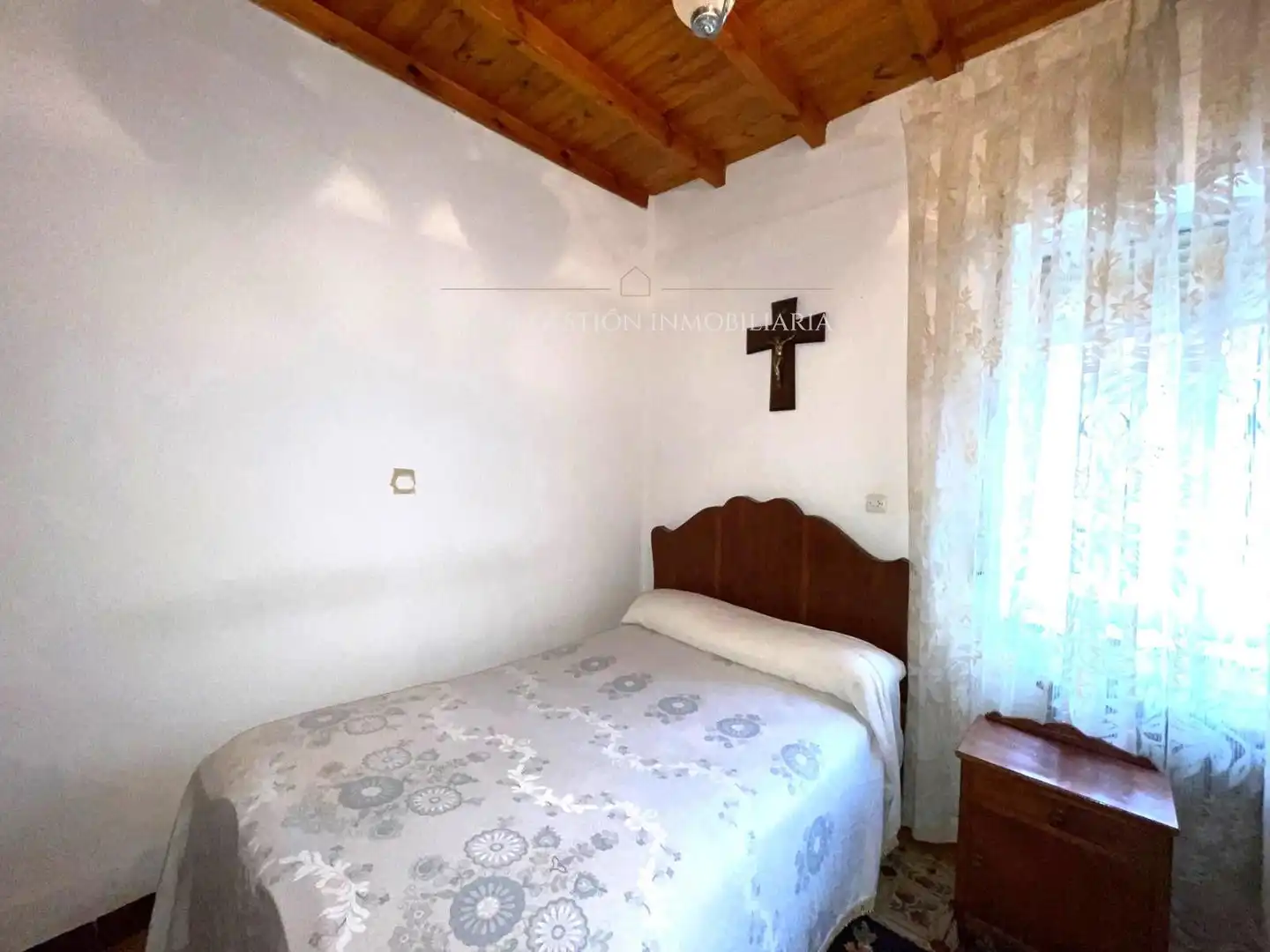Dormitori de Casa o xalet en venda en San Pedro de Rozados amb Calefacció, Traster i Moblat