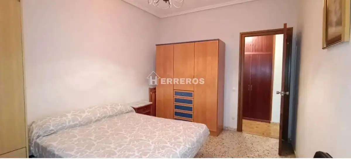 Habitación de Piso en venta en  Logroño con Calefacción, Parquet y Terraza