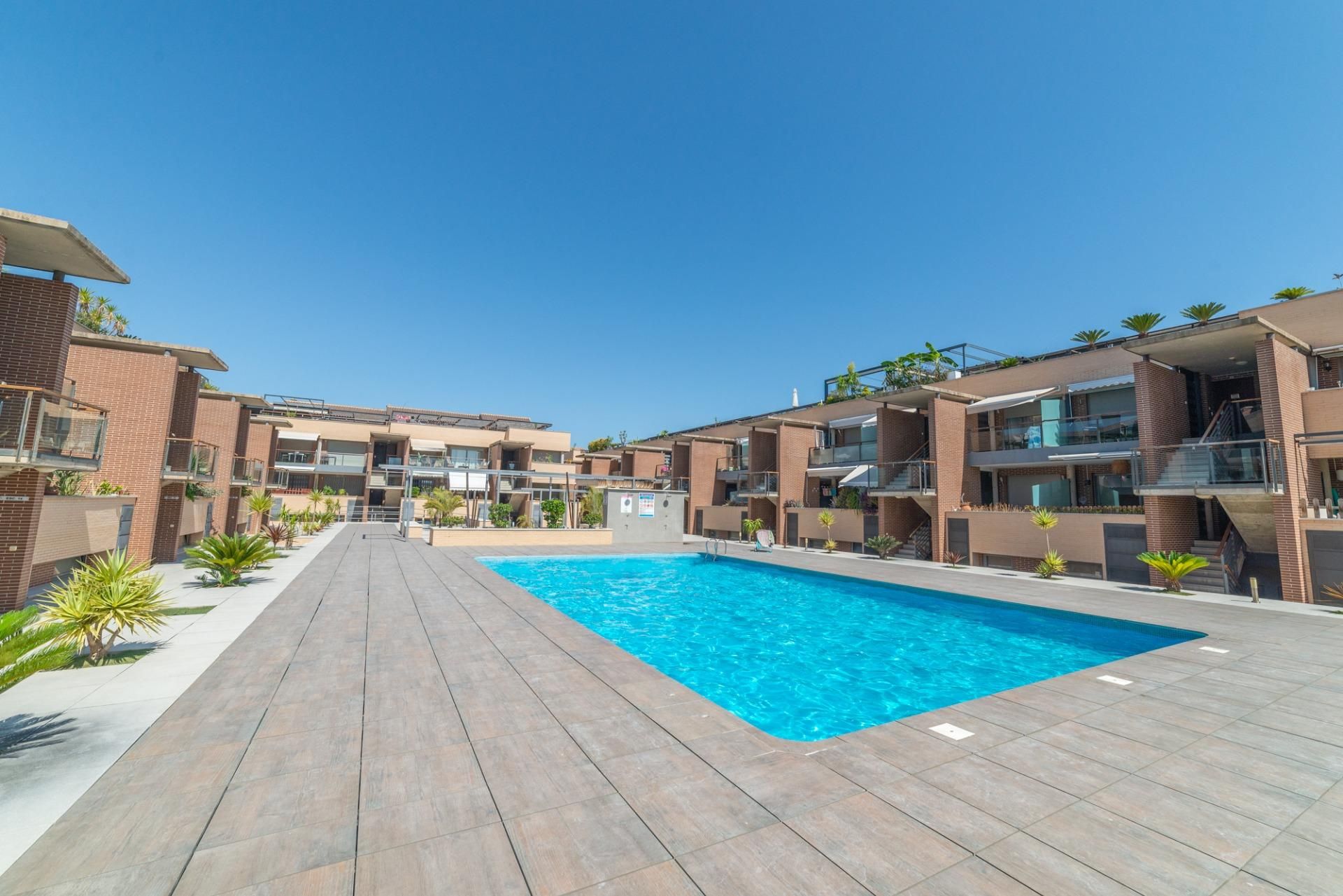 Piscina de Dúplex en venda en San Javier amb Aire condicionat, Terrassa i Traster