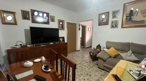 Amplia casa de 4 dormitorios en el centro, con patio privado y 100 m construidos. Gran oportunidad para disfrutar de tu nuevo hoga