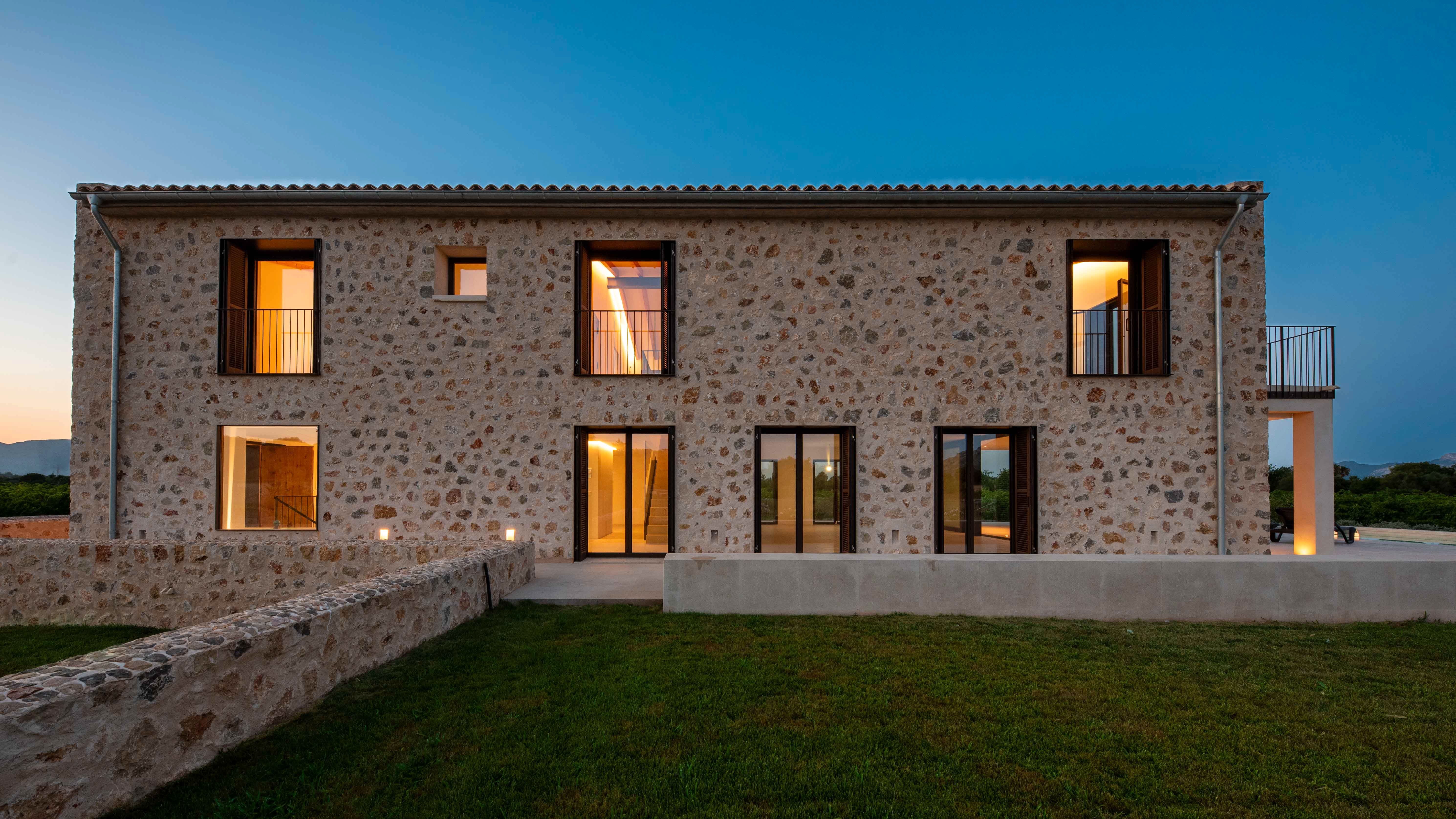 Vista exterior de Finca rústica en venda en Alcúdia amb Aire condicionat i Piscina