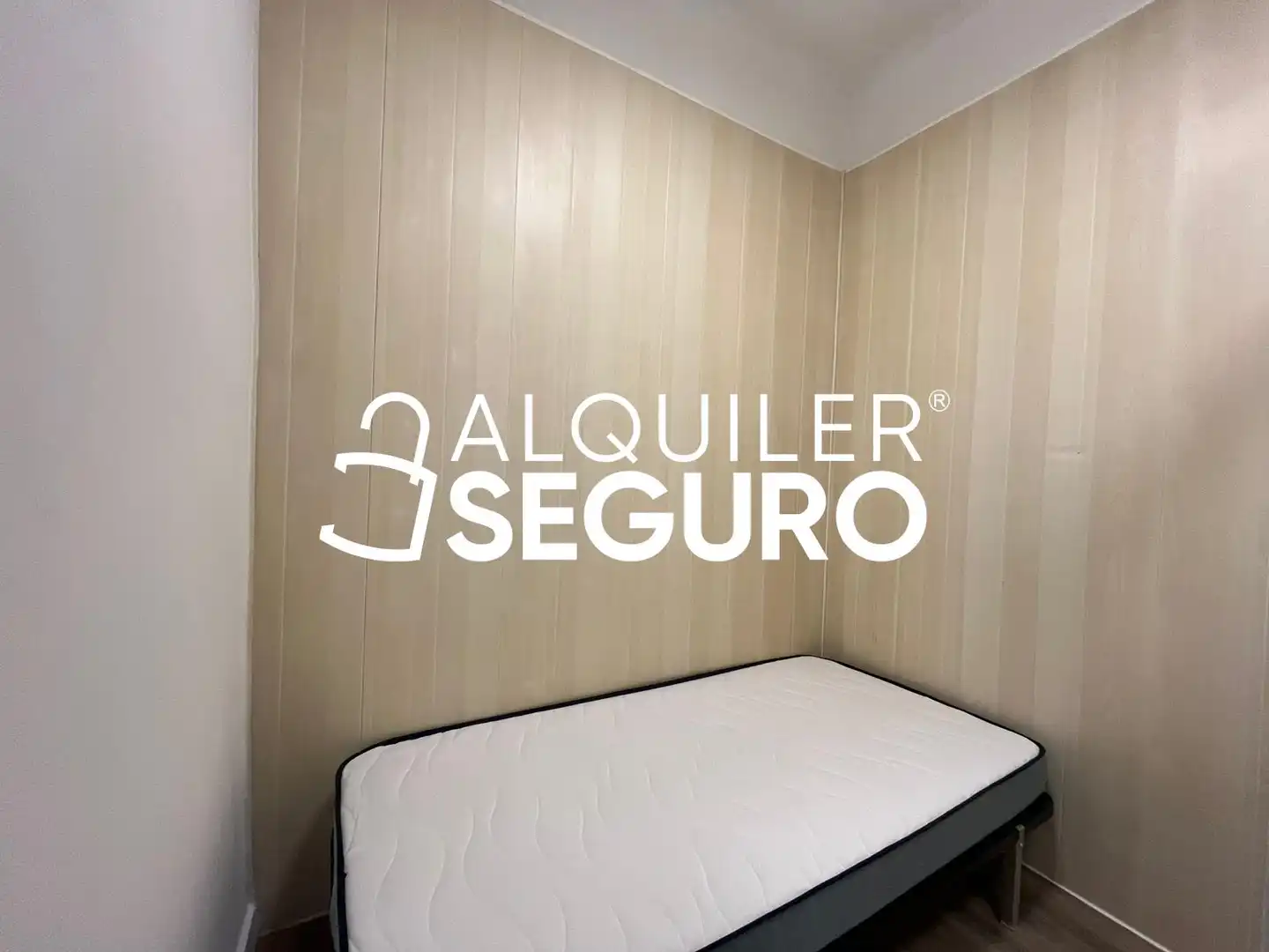 Bedroom of Flat for rent in Madrid  with Heating and Furnished