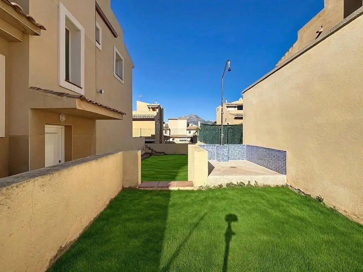 Vista exterior de Casa o chalet en venta en Benidorm con Calefacción, Jardín privado y Terraza