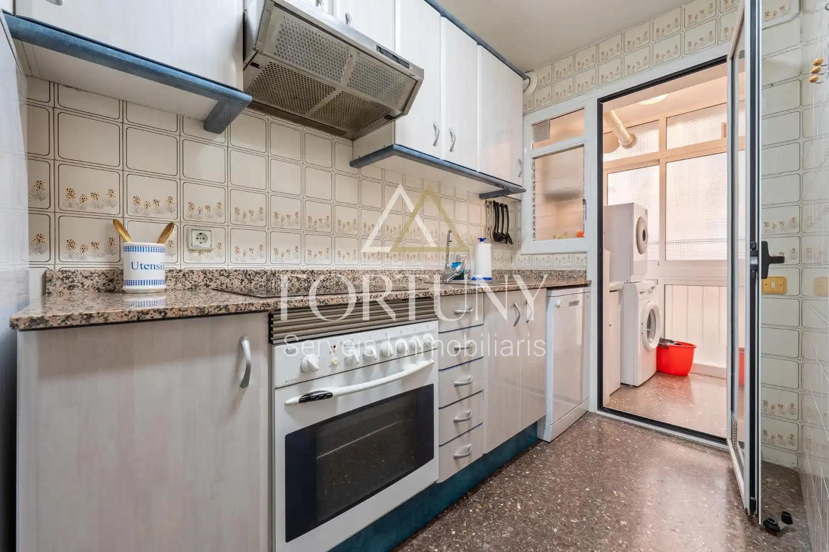 Küche von Wohnung zum Verkauf in Reus mit Klimaanlage und Balkon