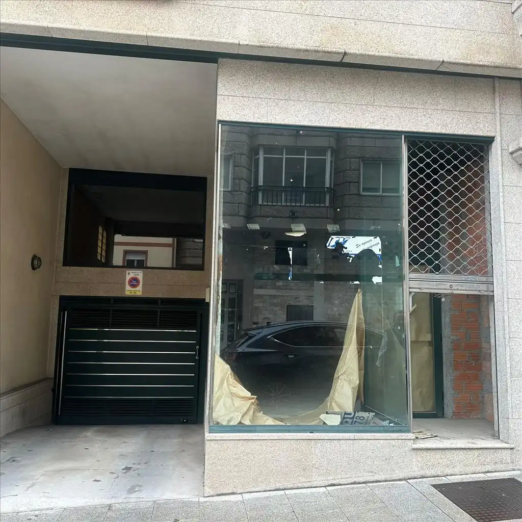 Local comercial en venda a Lalín, imagen 3