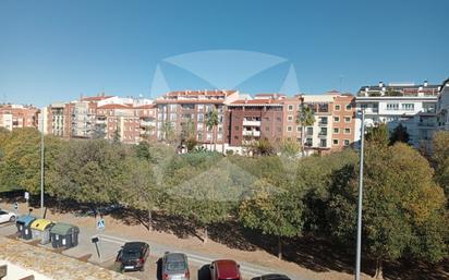 Exterior view of Single-family semi-detached for sale in Badajoz Capital  with Air Conditioner, Terrace and Balcony