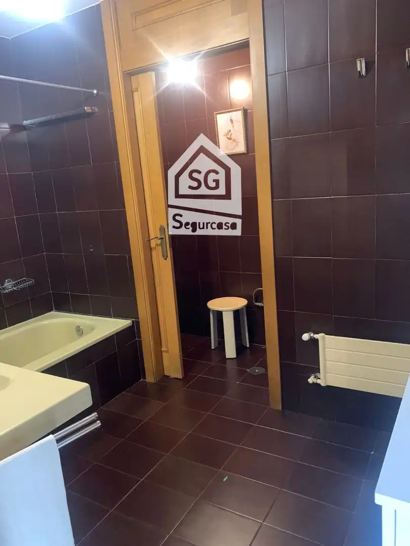 Bany de Pis de lloguer en Ourense Capital  amb Calefacció