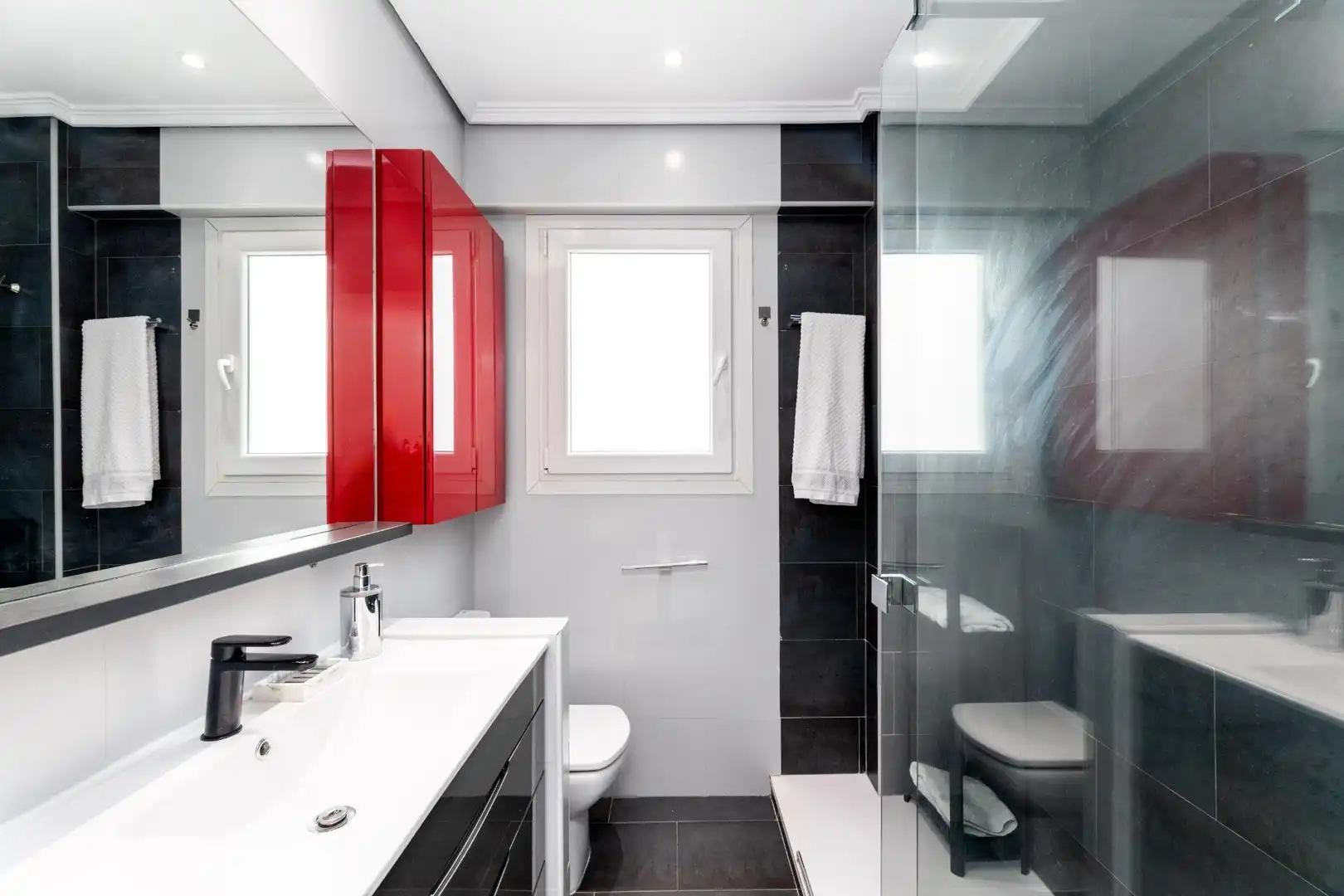 Bathroom of Flat for sale in Madrid  with Air Conditioner, Heating and Terrace
