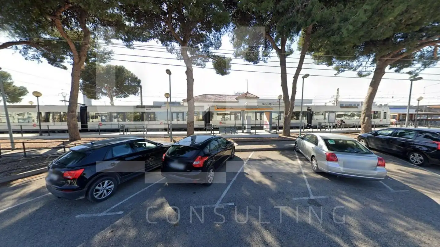 Parkplatz von Fabrikhallen zum Verkauf in Paterna
