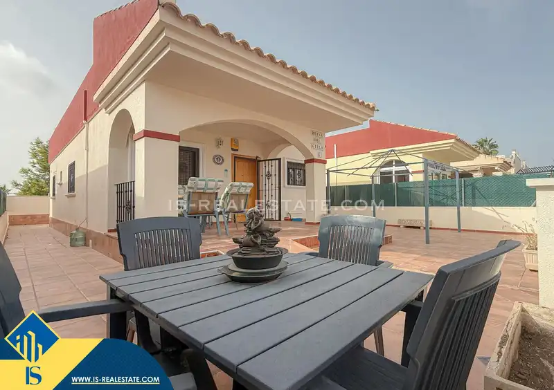 Chalet con piscina en venta en Nueva Torrevieja - Aguas Nuevas, imagen 2