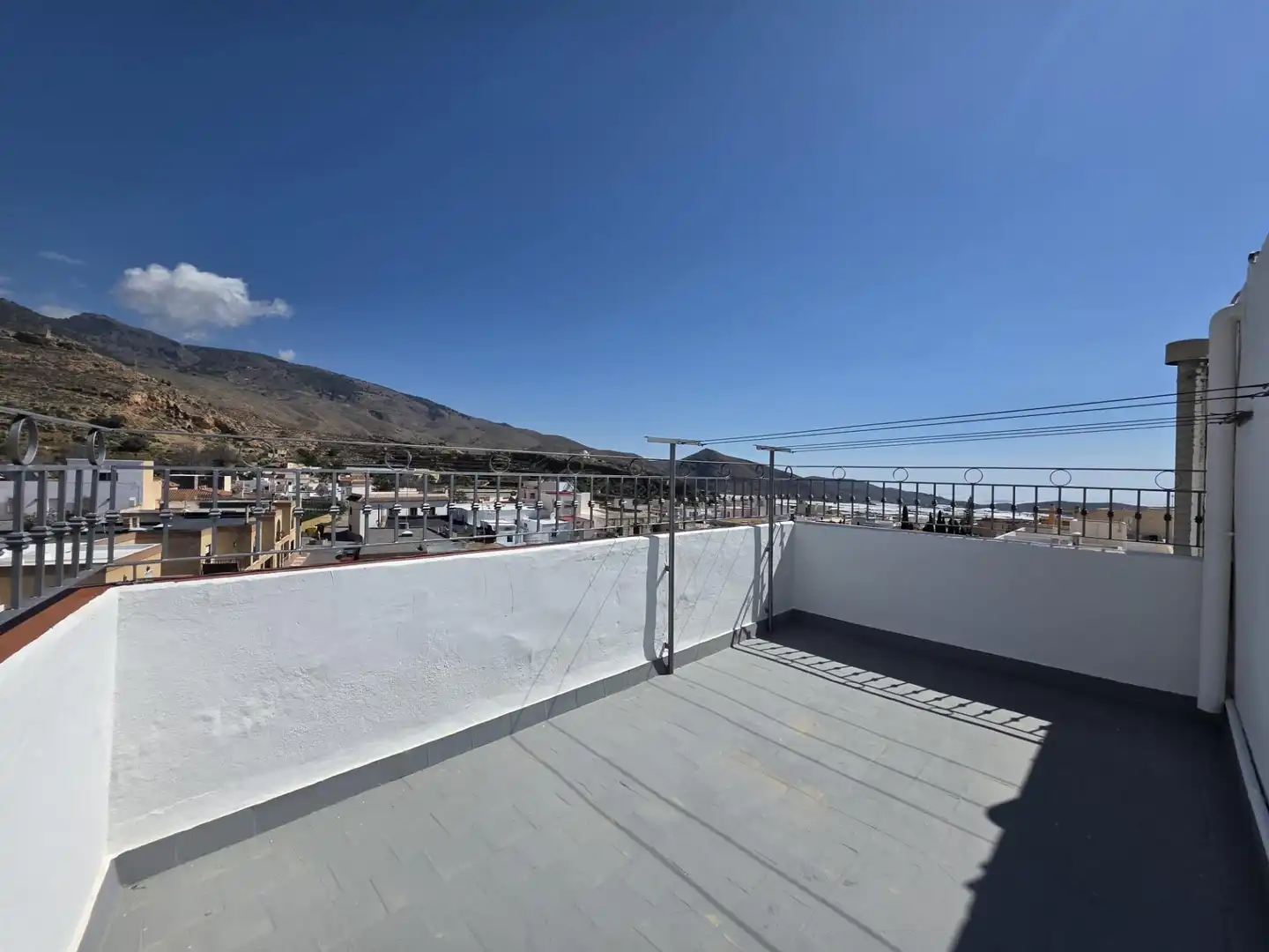 Vista exterior de Casa o xalet en venda en Dalías amb Parquet i Balcó