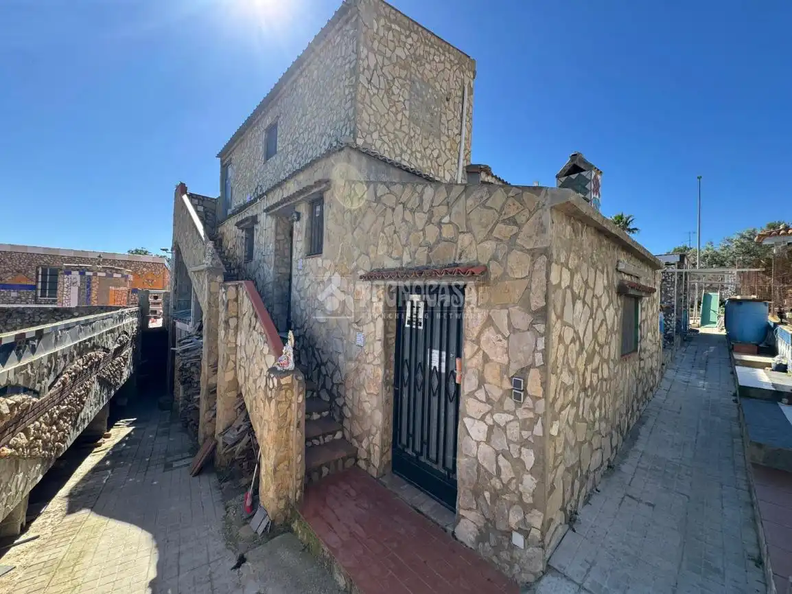 Vista exterior de Casa o chalet en venta en Montroi / Montroy con Jardín privado, Terraza y Piscina