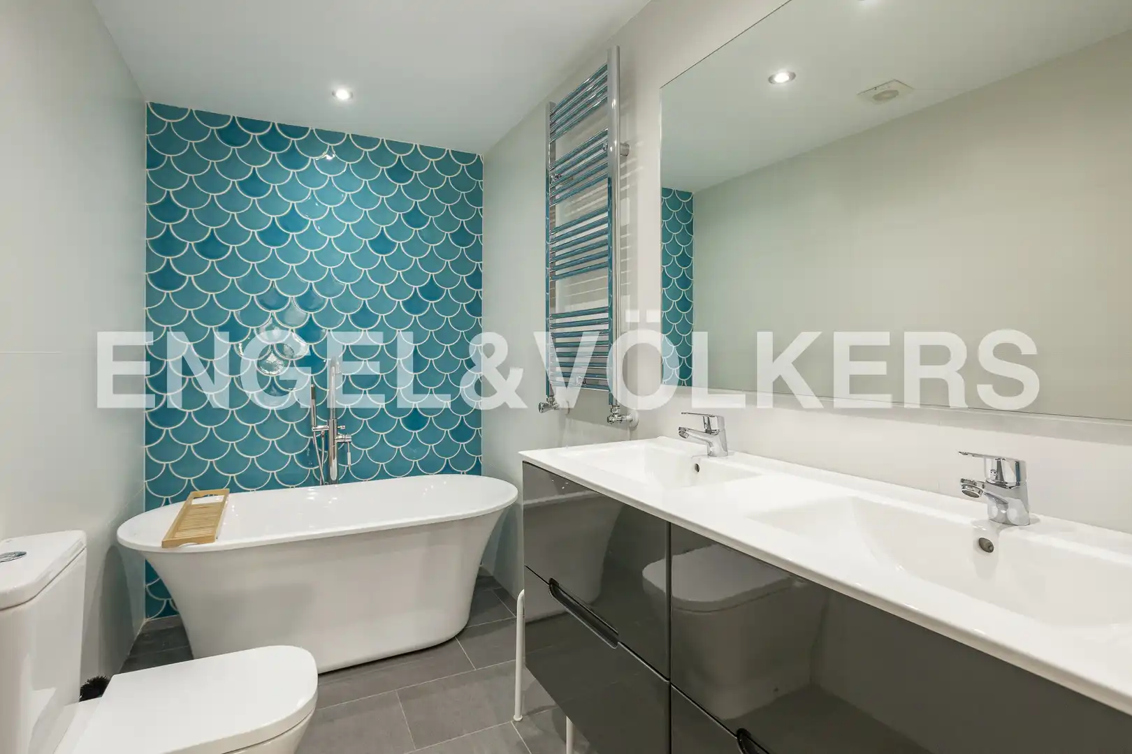 Bathroom of Attic for rent in Madrid  with Air Conditioner, Heating and Terrace