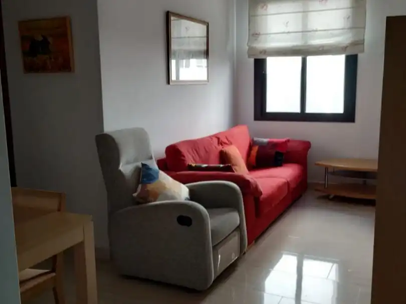Sala d'estar de Pis de lloguer en Cádiz amb Moblat, Rentadora i Microones