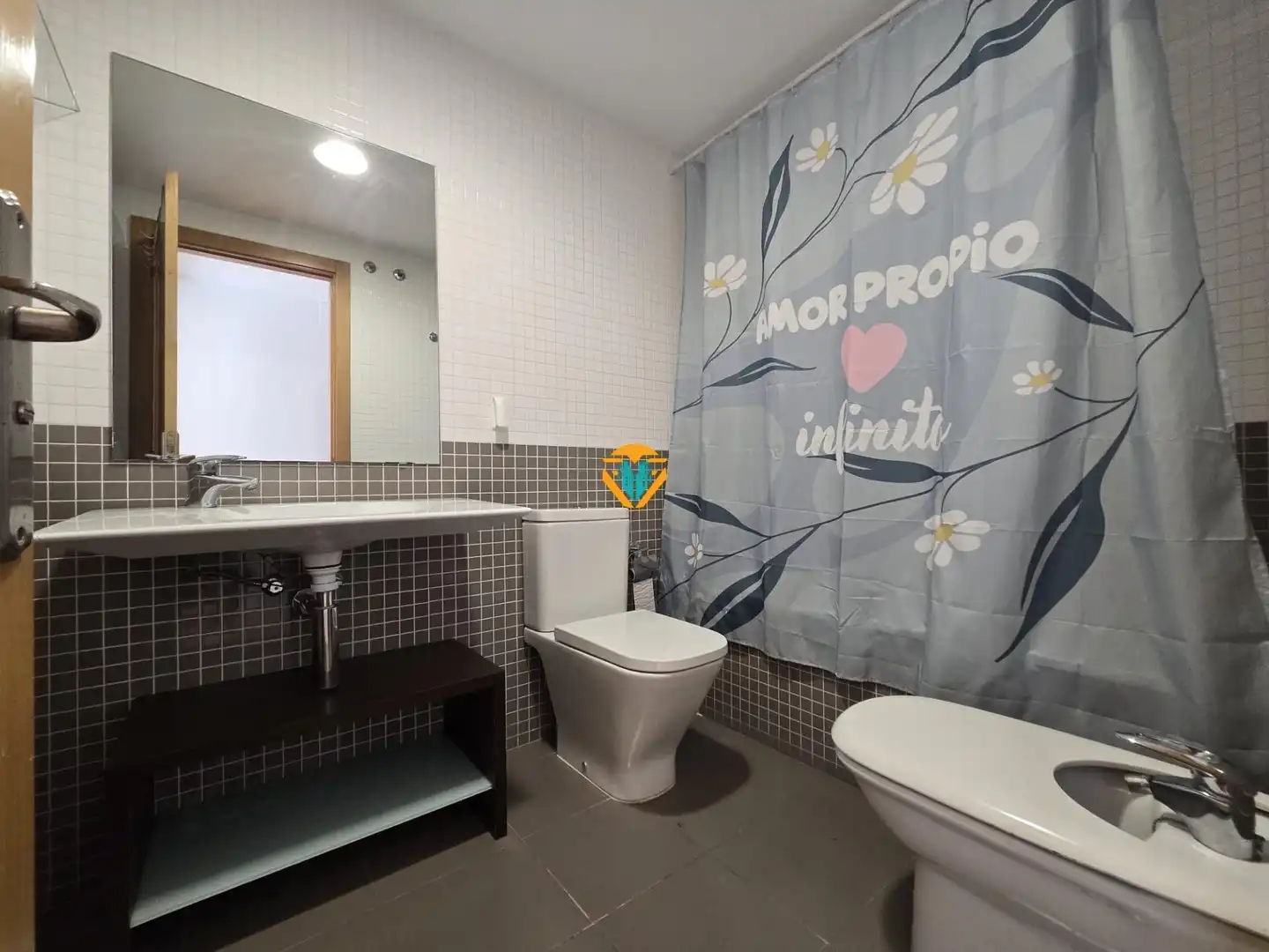 Baño de Apartamento en venta en Benidorm con Aire acondicionado, Calefacción y Jardín privado