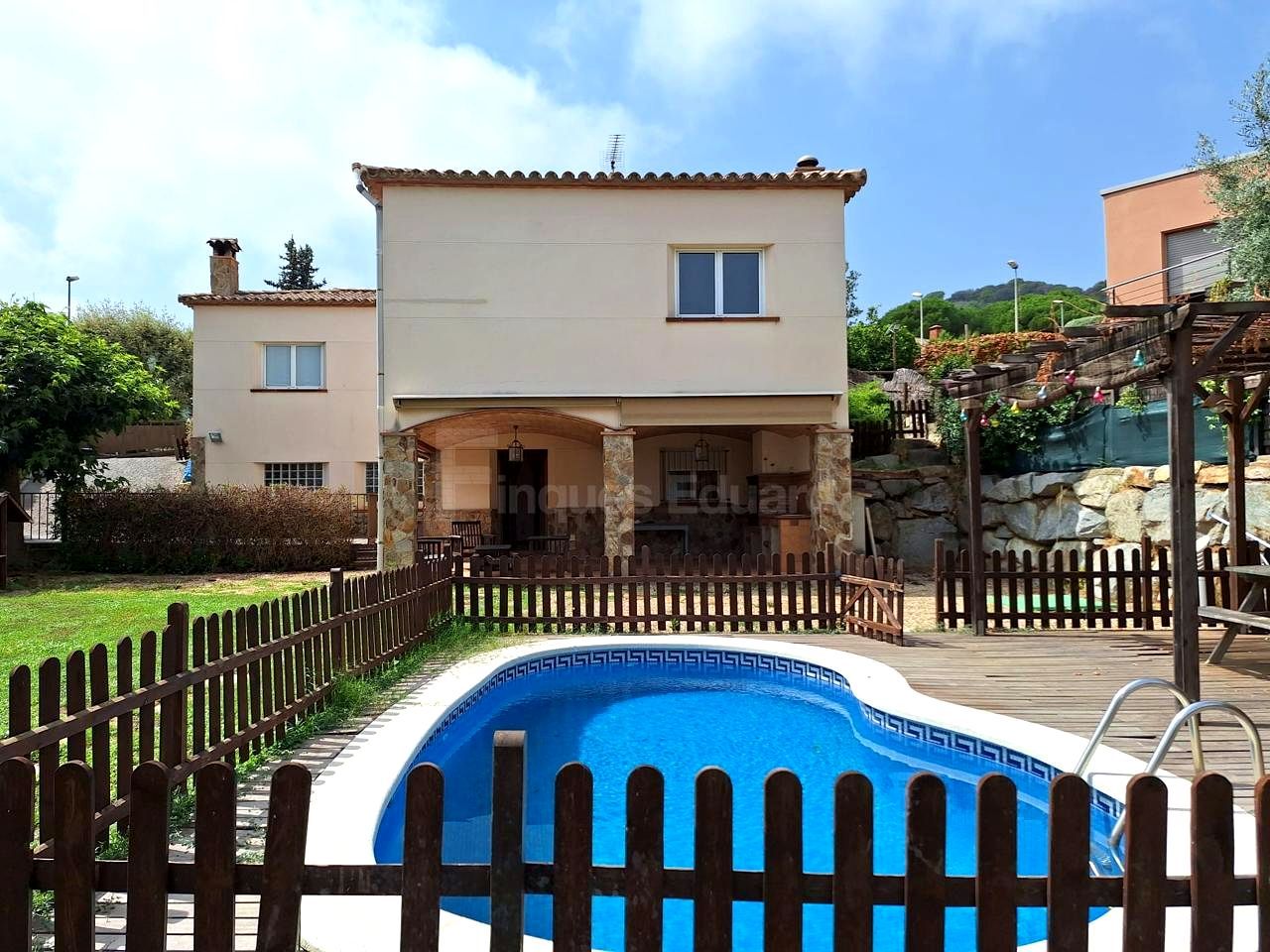 Vista exterior de Casa o xalet en venda en Argentona amb Jardí privat i Piscina