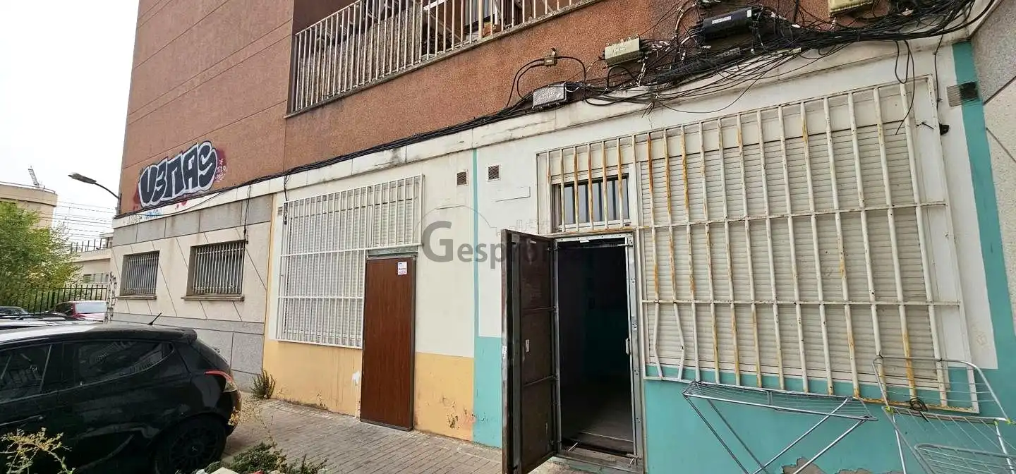 Vista exterior de Planta baja en venta en Fuencarral - El Pardo