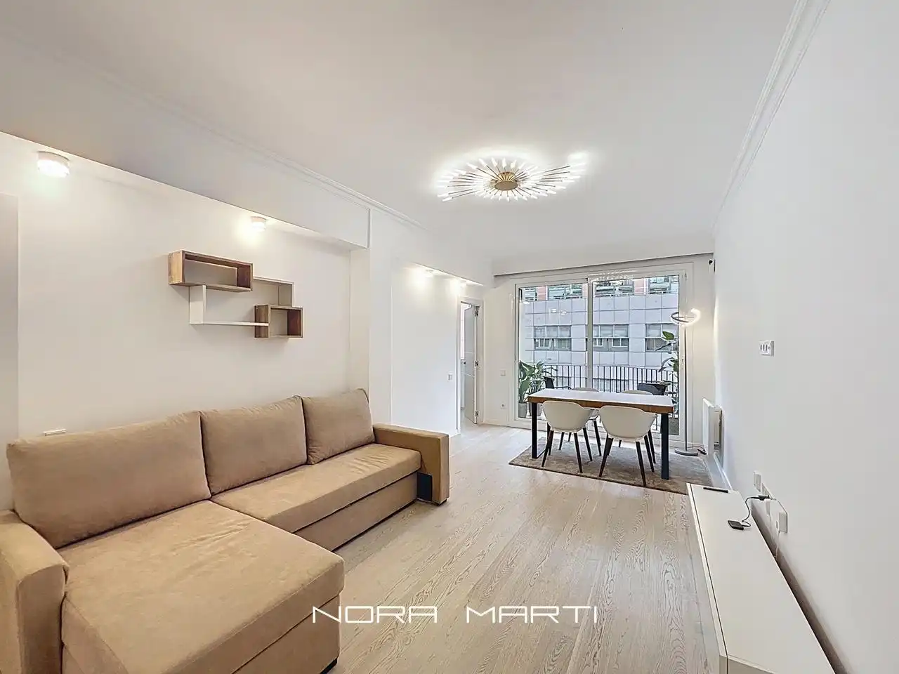 Living room of Flat for sale in Barcelona  with Air Conditioner, Heating and Parquet flooring