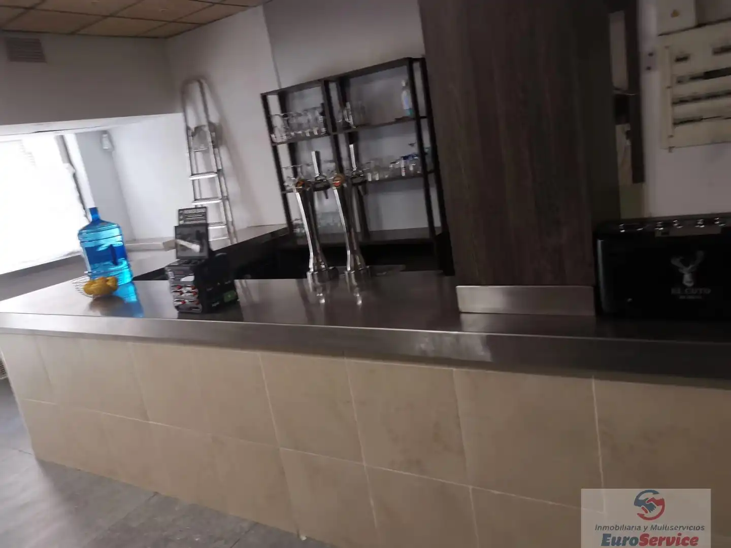 Local en venta en Valencia con Aire acondicionado y Amueblado
