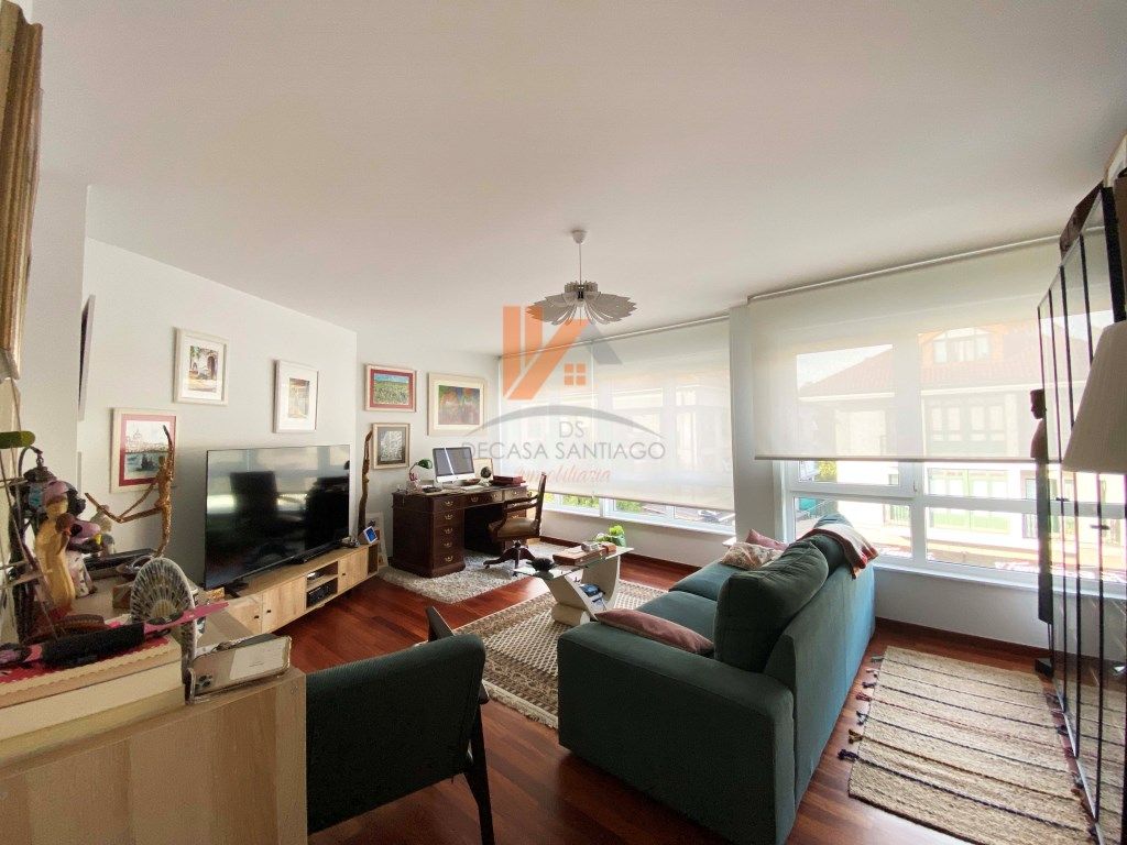 Living room of Duplex for sale in Ames  with Oven
