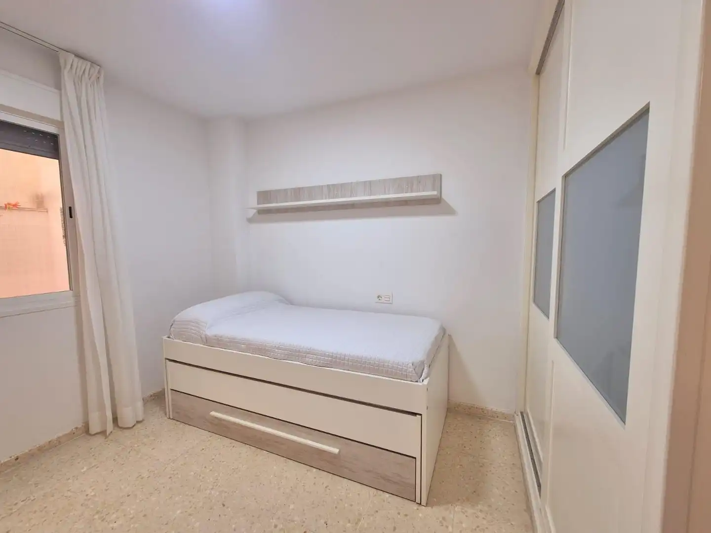Schlafzimmer von Erdgeschoss zur Miete in Algeciras