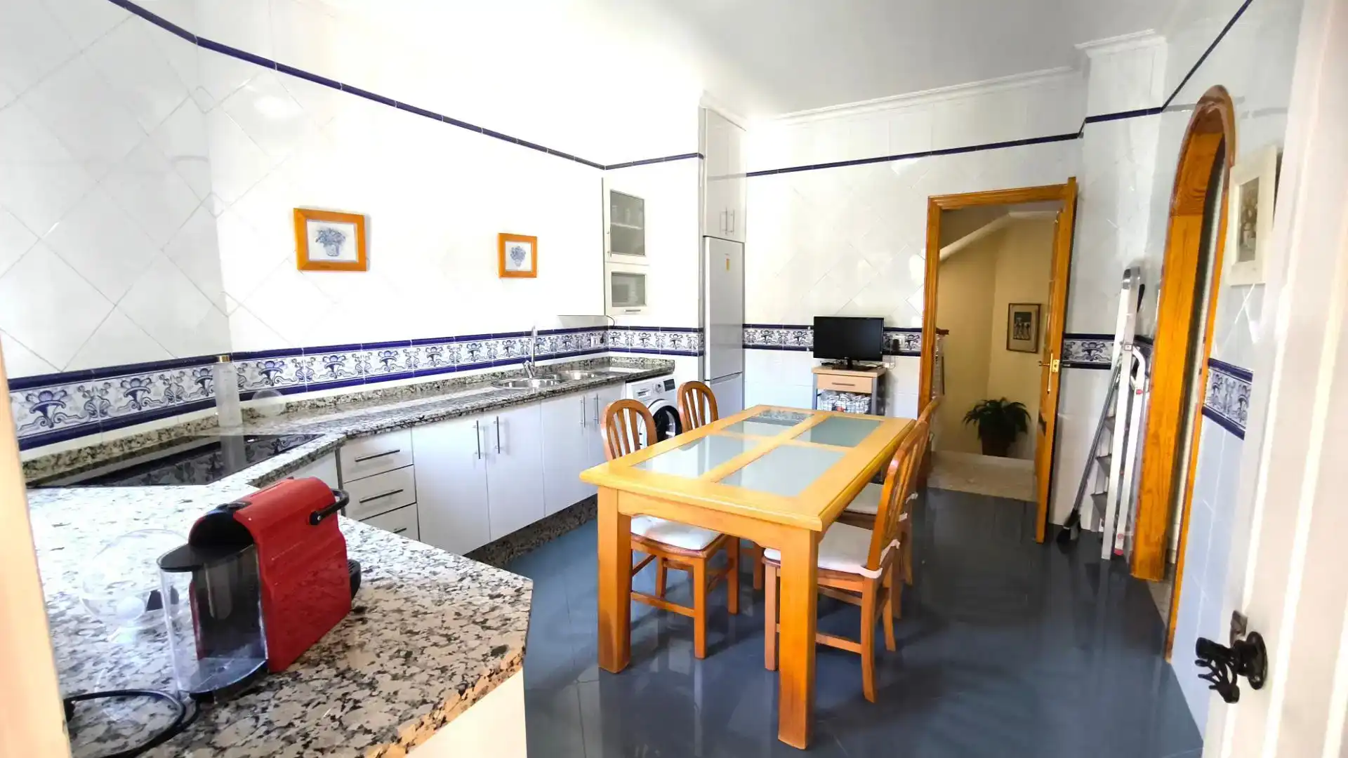 Cuina de Casa o xalet en venda en Valencina de la Concepción amb Piscina