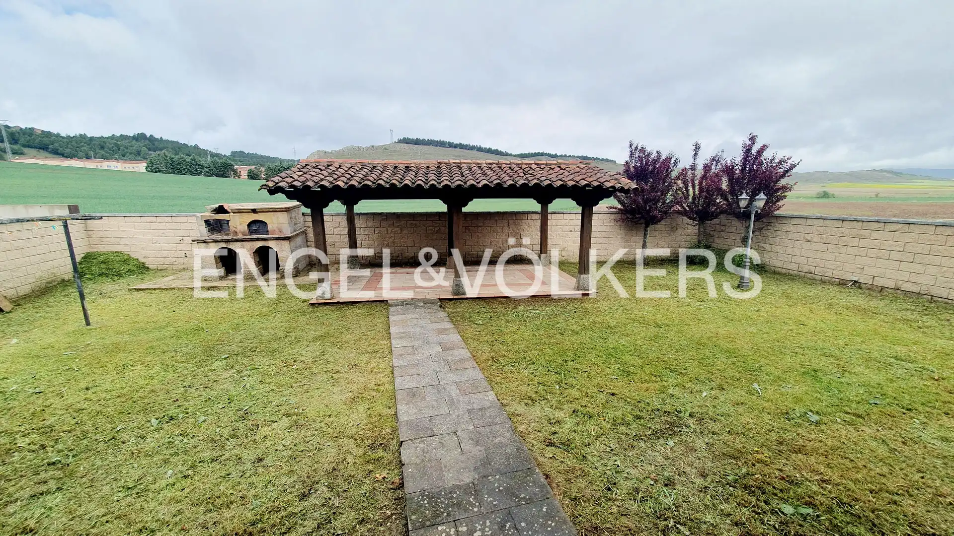 Terraza de Casa adosada en venta en Aguilar de Campoo con Calefacción, Jardín privado y Parquet