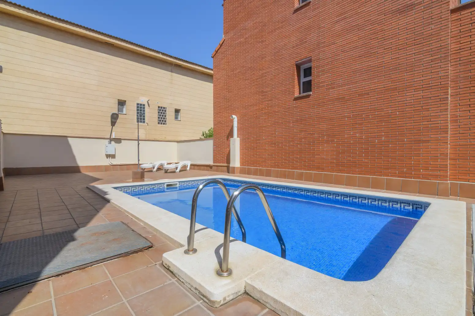 Piscina de Casa o xalet en venda en Castelldefels amb Aire condicionat, Calefacció i Terrassa